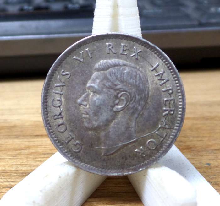 SA Union 1 Shilling 1942 - ERROR : Cracked Die