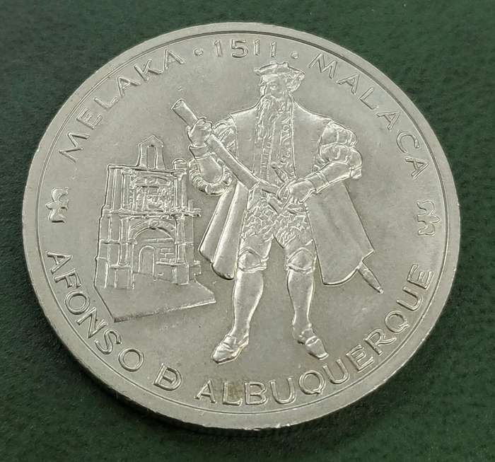 **R1 Auction** Portugal 200 Escudos 1995-UNC condition
