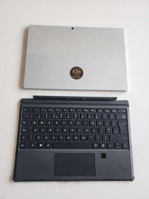 Microsoft Surafce Pro 5 (READ AD)