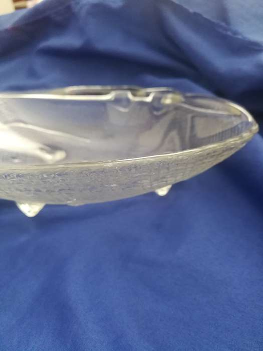 Dynasty Glass Clamshell shaped bowl with feet. Vintage