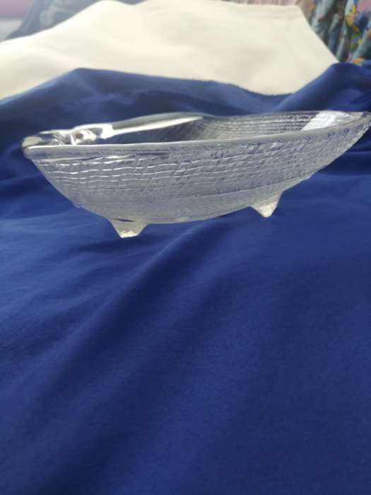 Dynasty Glass Clamshell shaped bowl with feet. Vintage