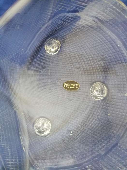 Dynasty Glass Clamshell shaped bowl with feet. Vintage