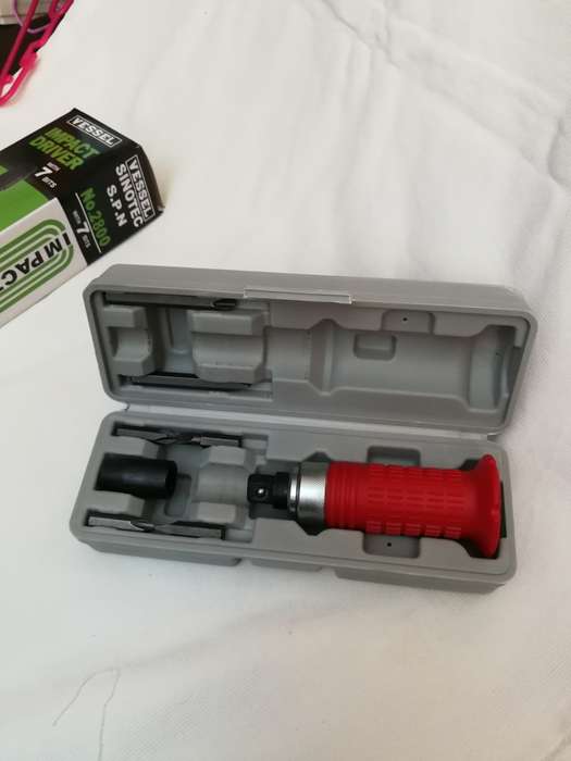 Impact Driver- VESSEL with 7 Attachments and Hand Guard. 1/2" & Screwdriver bit sets