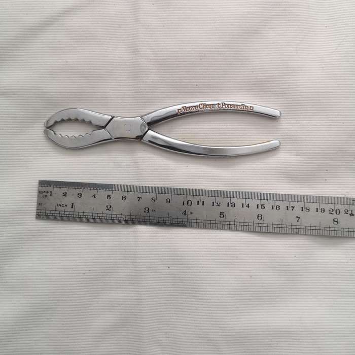 Champagne Pliers Veuve Clicquot champagne in steel, Pliers, Made in France, Wine Collectors