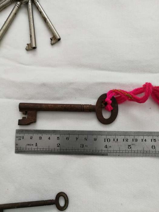 Assorted Vintage Keys