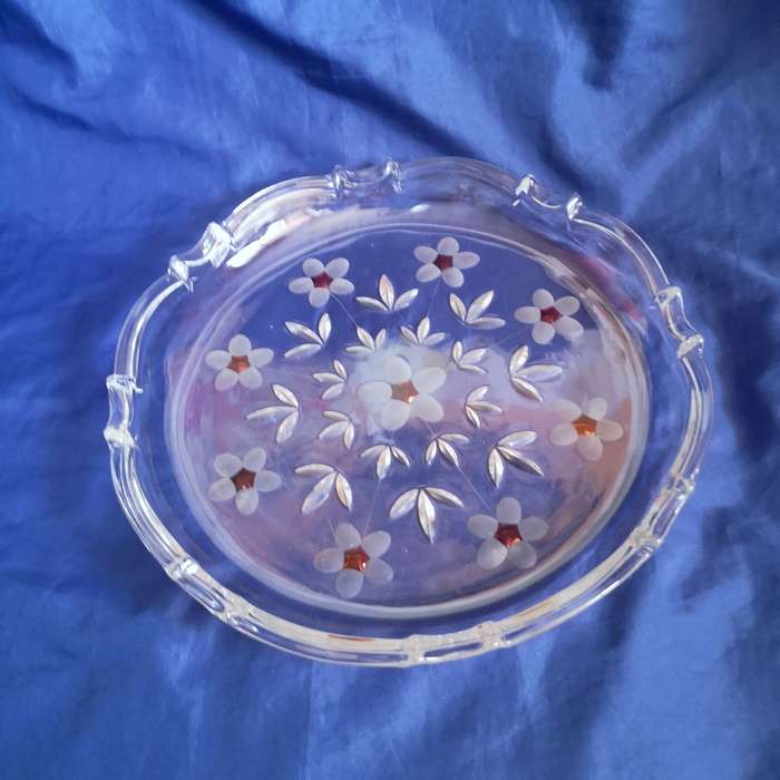 Stunning Vintage Cake Plate/ Platter/ Fruit tray