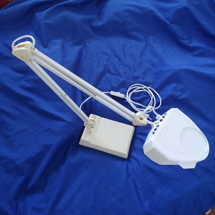 LIGHTWORKS Desktop Magnifier/ Desklamp- Ideal for Hobby or Nail Salon use- Vintage