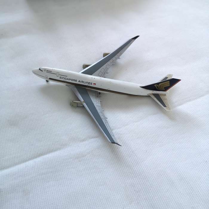Singapore Airlines Megatop B 747 400- HERPA 1:400 Metal Model- Vintage