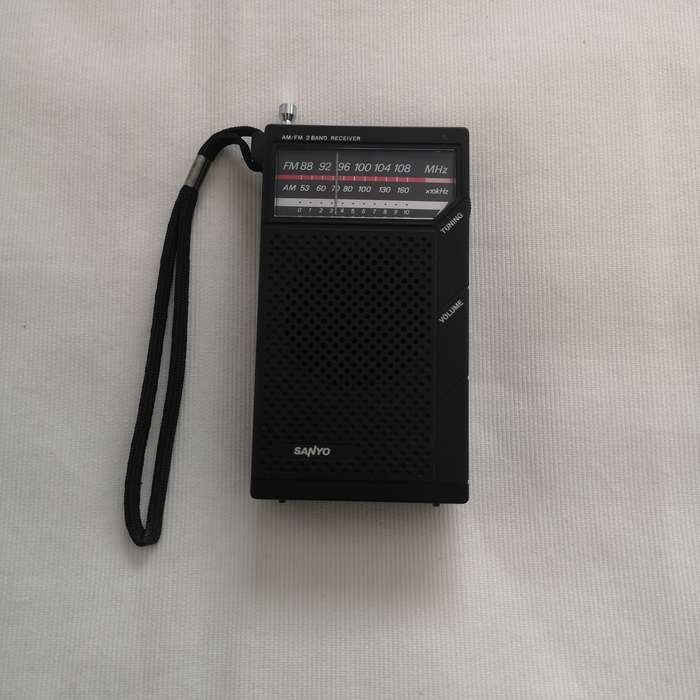 Sanyo RP5065  vintage audio hand held receiver that features AM/FM 2 band reception.