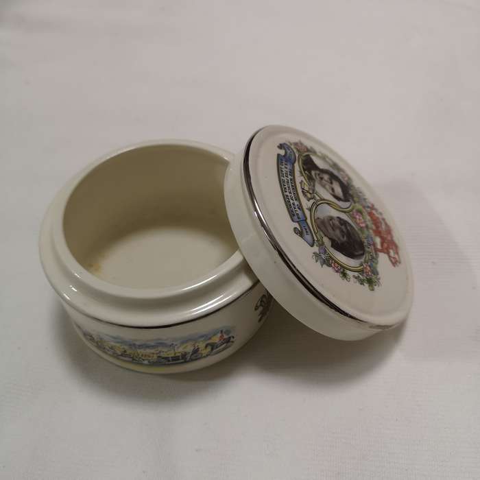 Sadler England Marriage of Prince Charles to Lady Diana Round Lidded Trinket Box