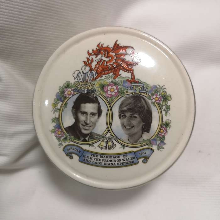 Sadler England Marriage of Prince Charles to Lady Diana Round Lidded Trinket Box