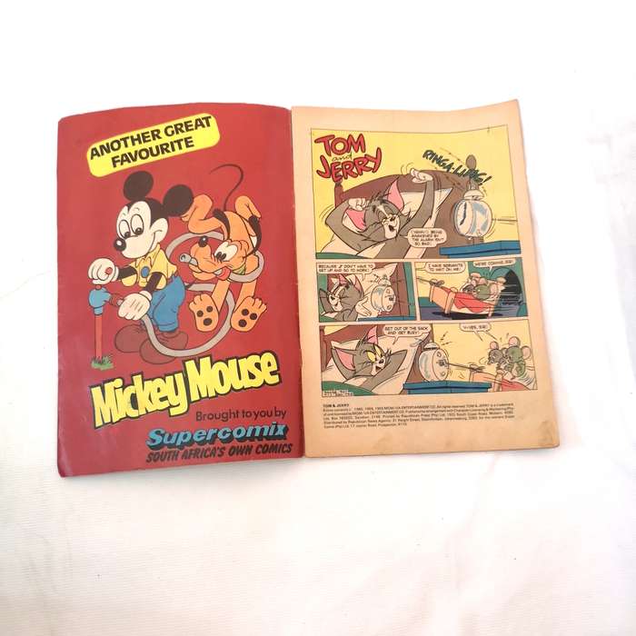 1985 Tom And Jerry Supercomix Issue Number 33 Softcover with Linda Evans Poster
