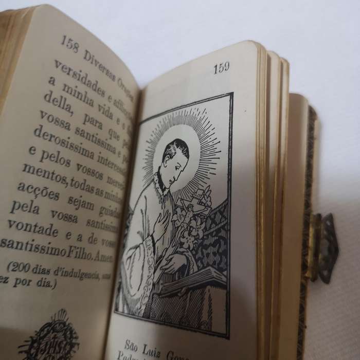 1926 Mini Prayer Book in Portuguese with illustrations