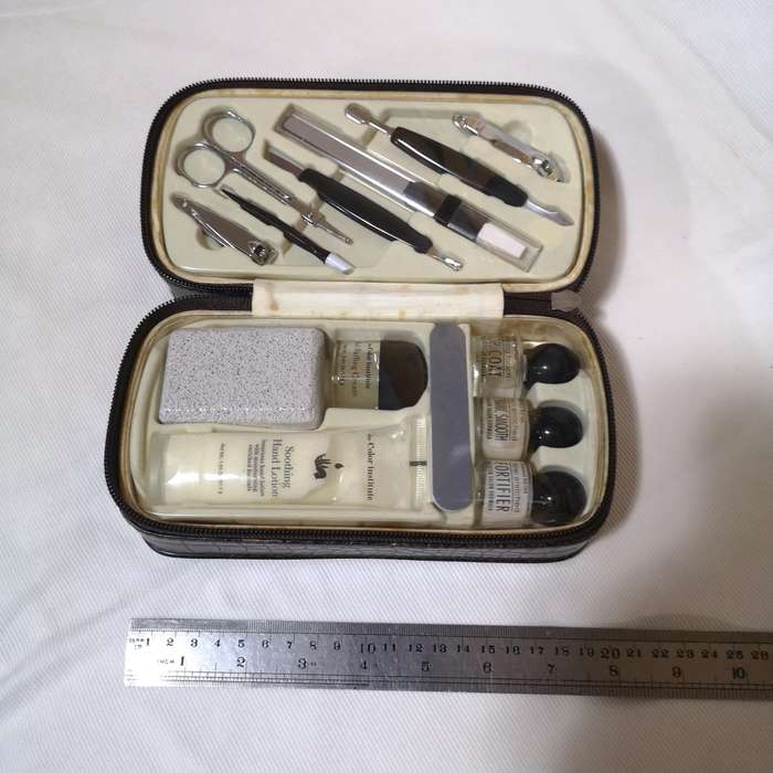 MARKWINS Grooming Set with The Color Institute Products- Vintage