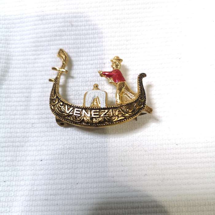 Venetian gondola brooch
