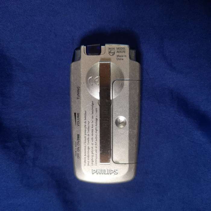 Rare vintage Philips AE6370 mini pocket analogue AM/FM stereo radio, working