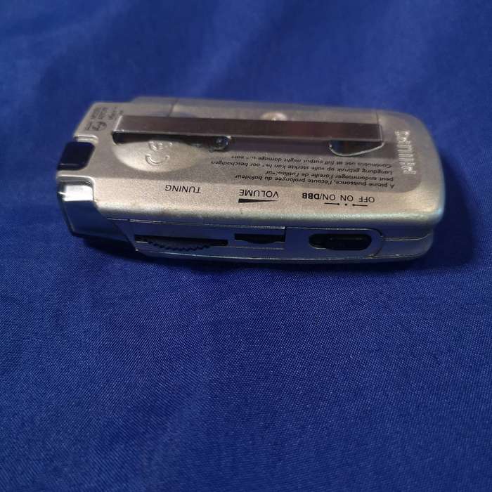 Rare vintage Philips AE6370 mini pocket analogue AM/FM stereo radio, working
