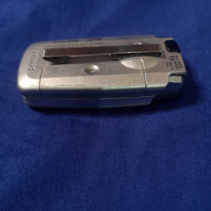 Rare vintage Philips AE6370 mini pocket analogue AM/FM stereo radio, working