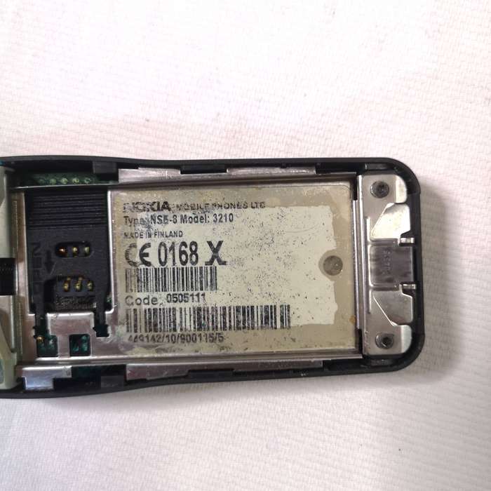 NOKIA 3210 with original battery, no charger- untested