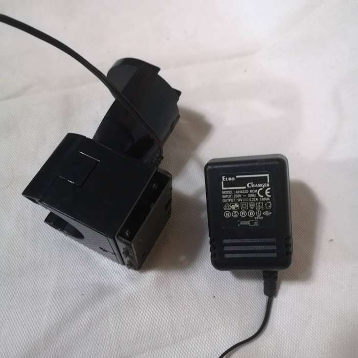 MAGLITE Rechargeable with 2 cradles, 1 charger and spare flashlite