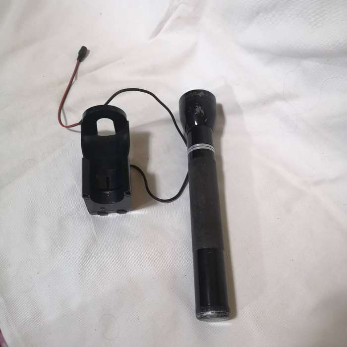 MAGLITE Rechargeable with 2 cradles, 1 charger and spare flashlite