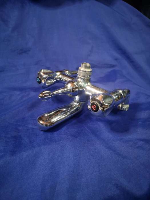 Vintage Cobra Bath Mixer- Traditional Pillar Mount