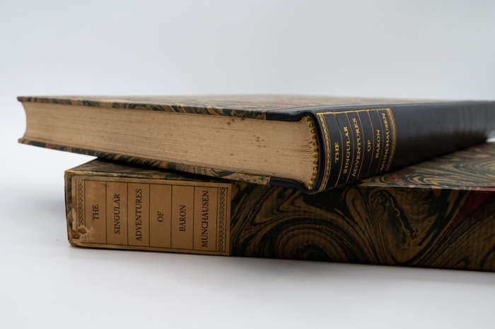 The Singular Adventures of Baron Munchausen by Others, Rudolph Raspe and - Signed by Illustrator Fri