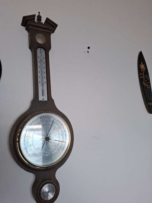 Large barometer