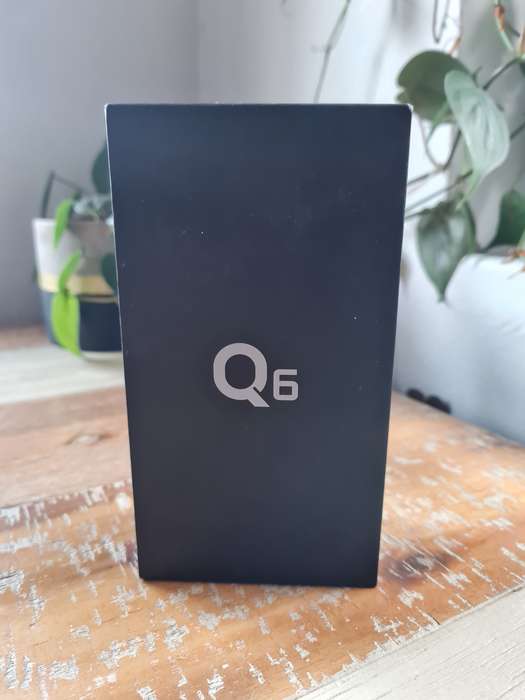 LG Q6 32GB Ice Platinum