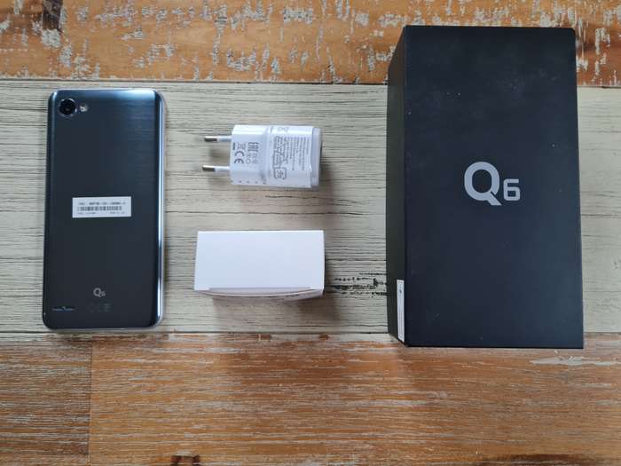 LG Q6 32GB Ice Platinum