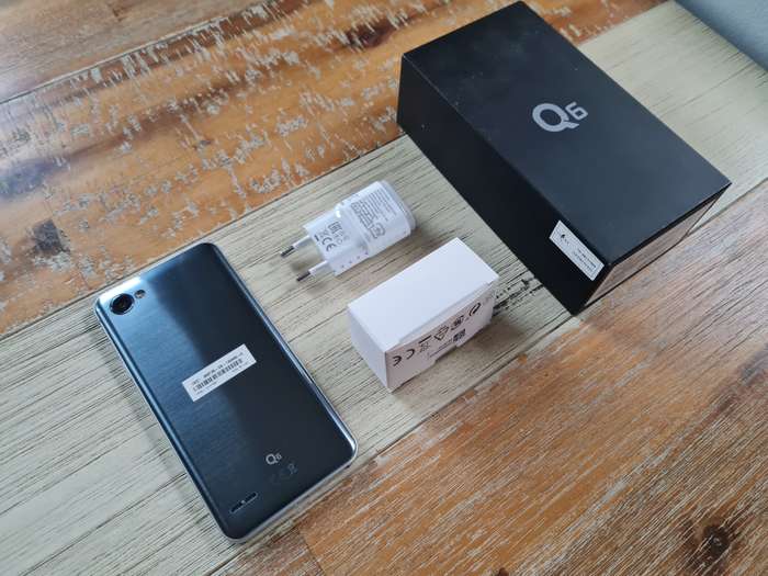 LG Q6 32GB Ice Platinum