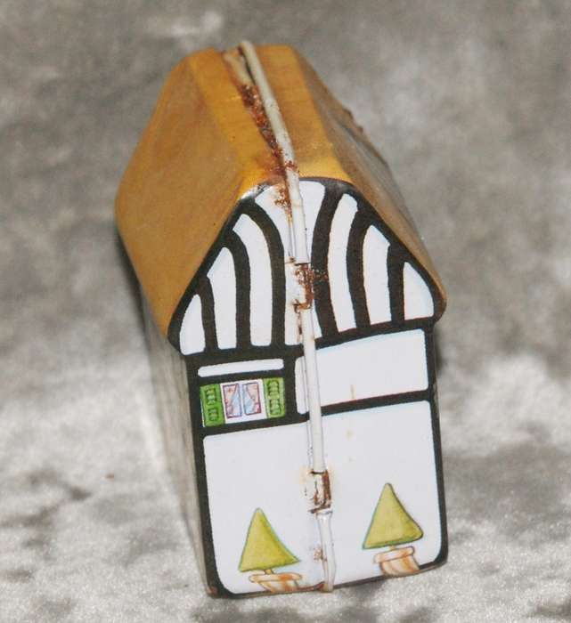 Elite Gift Boxes "1930's Suburban Tudor Doll's House" tin