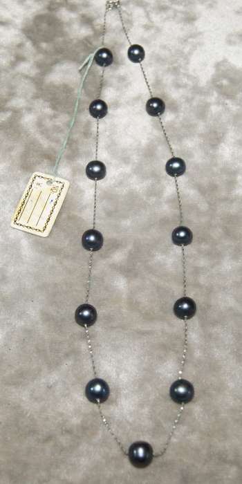 14ct White gold necklace with 13x 8mm Tahitian pearls