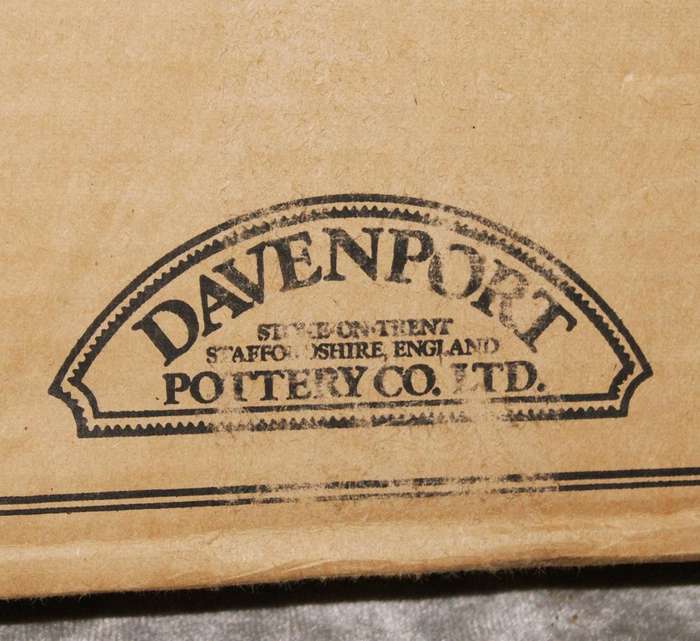 Davenport Baby Elephants collectable plate in original box with paperwork