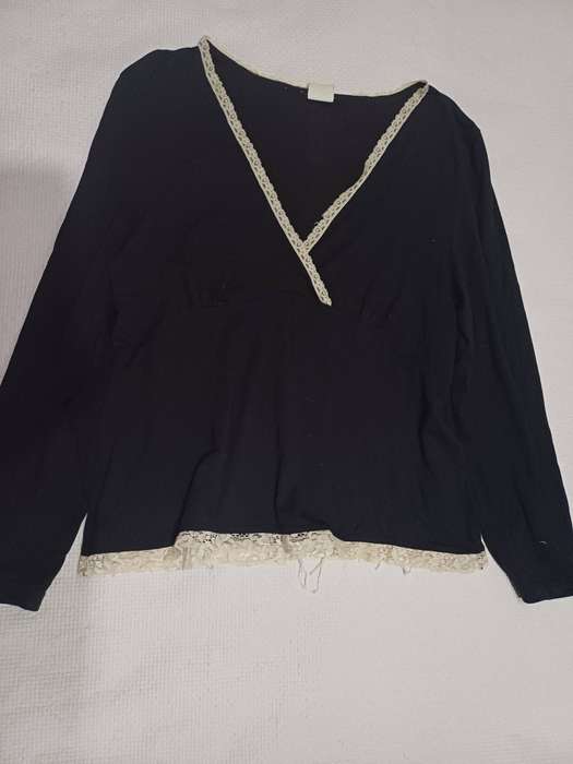 Ladies Top (Size M)
