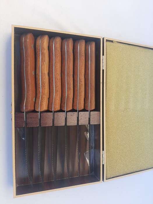 Steak knife set