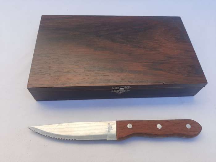 Steak knife set