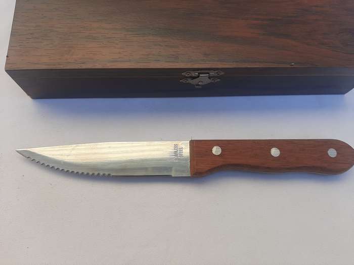 Steak knife set