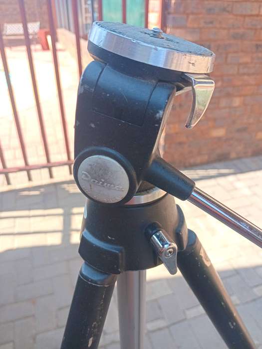 Daiwa camera tripod