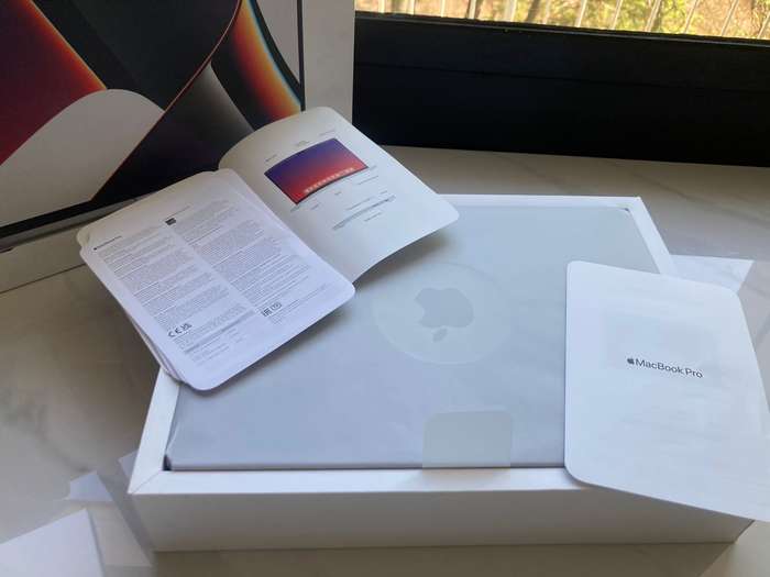 [2021 Apple MacBook Pro 14-Inch M1 Pro 10-Core CPU, 16-Core GPU (16GB Unified, 1TB SSD)]