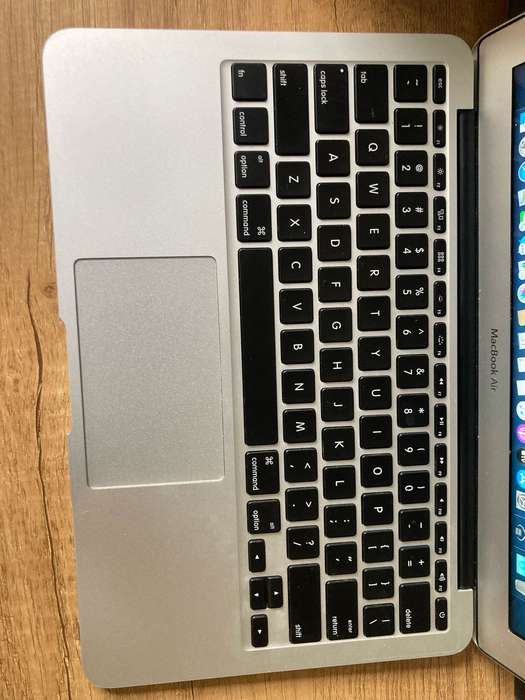 2014 Apple MacBook Air 11-inch  Core i5, 4GB RAM, 128GB SSD