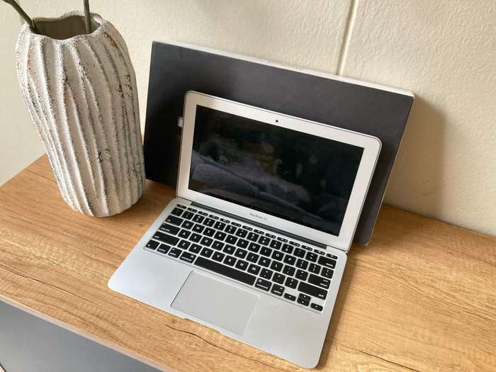 2014 Apple MacBook Air 11-inch  Core i5, 4GB RAM, 128GB SSD