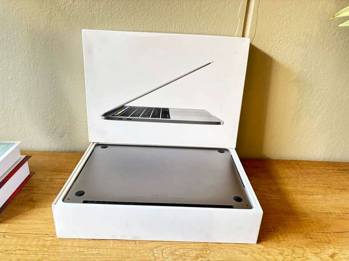 2019 Apple MacBook Pro 13" Retina Display  Touch Bar | Quad-Core i5 1.4GHz | 8GB RAM | 128GB SSD