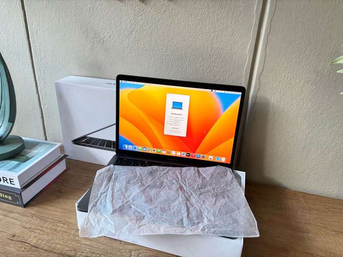 2019 Apple MacBook Pro 13" Retina Display  Touch Bar | Quad-Core i5 1.4GHz | 8GB RAM | 128GB SSD