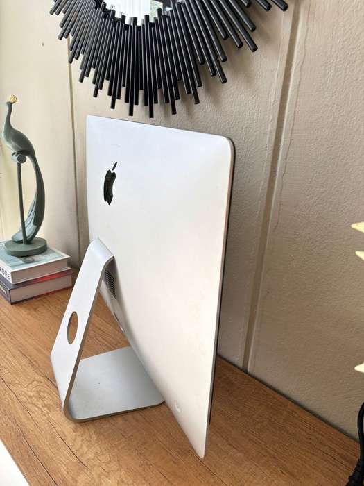 Apple iMac 21.5" Retina Display (2017)  i5 | 8GB RAM | 128GB SSD | Excellent Condition