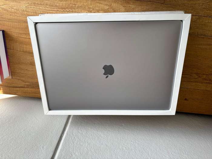 MacBook Pro 16 Retina (2019)  i7 | 16GB RAM | 512GB SSD | Touch Bar | Excellent
