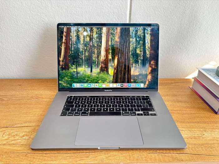 MacBook Pro 16 Retina (2019)  i7 | 16GB RAM | 512GB SSD | Touch Bar | Excellent