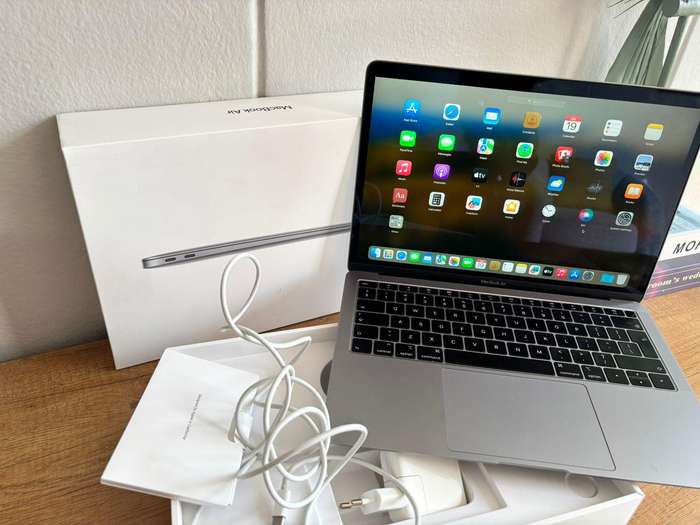 2019 Apple MacBook Air 13" Retina Display | Intel Core i5 | 8GB RAM | 128GB SSD