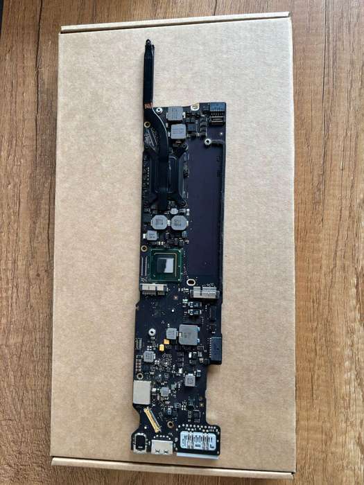 Apple MacBook Air 13" Logic Board (A1466/A1465, 2011) | i5 1.7GHz | 4GB RAM | iCloud-Free