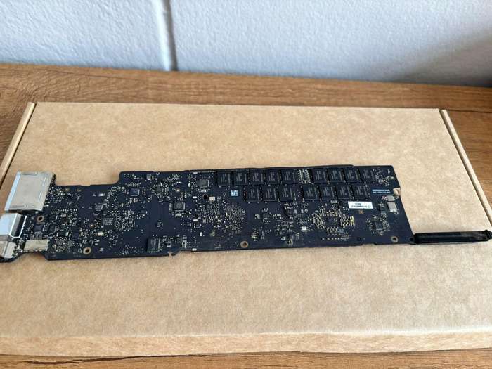Apple MacBook Air 13" Logic Board (A1466/A1465, 2011) | i5 1.7GHz | 4GB RAM | iCloud-Free